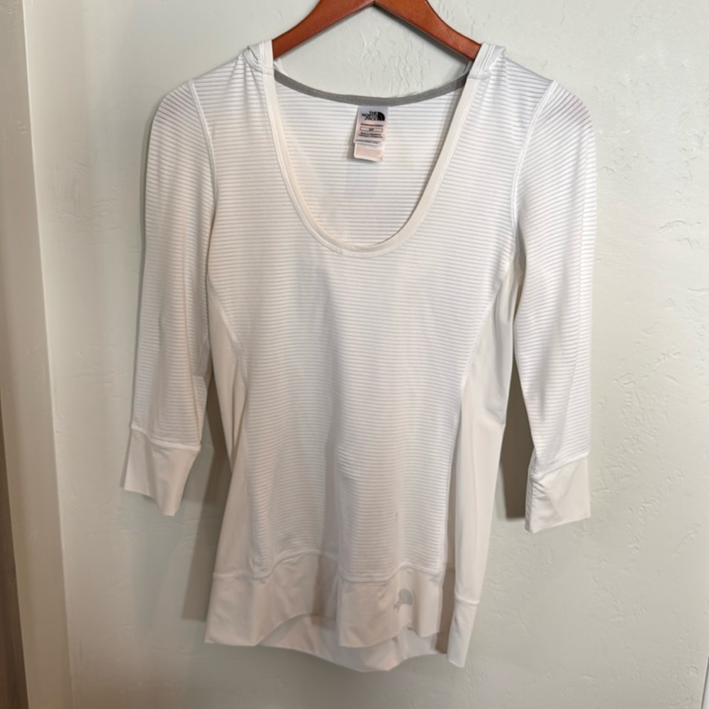 Women’s North Face scoop neck hooded shirt